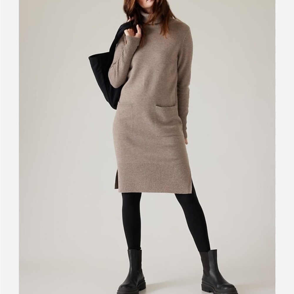 Brown Turtleneck Sweater Dress. Size:M